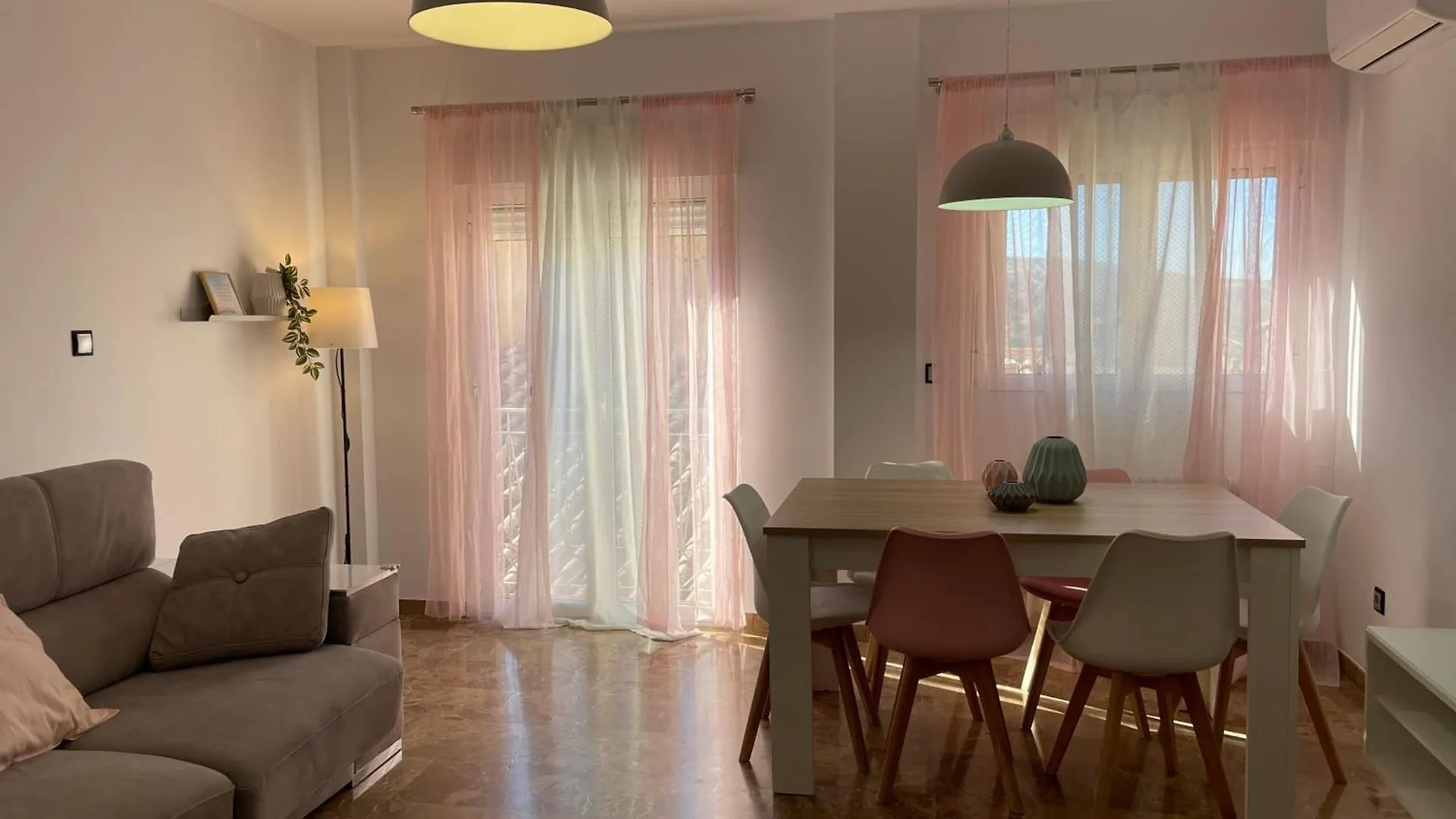 Torre Del Reloj - Parking Gratis Apartment Cazorla Spain