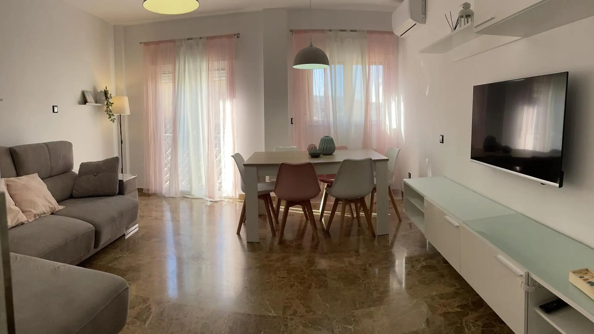 Torre Del Reloj - Parking Gratis location