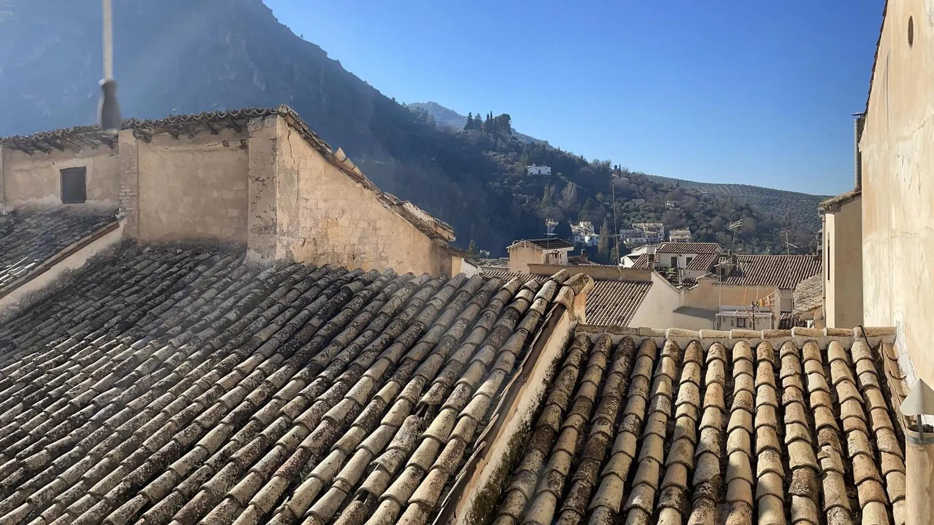 Torre Del Reloj - Parking Gratis Apartment Cazorla